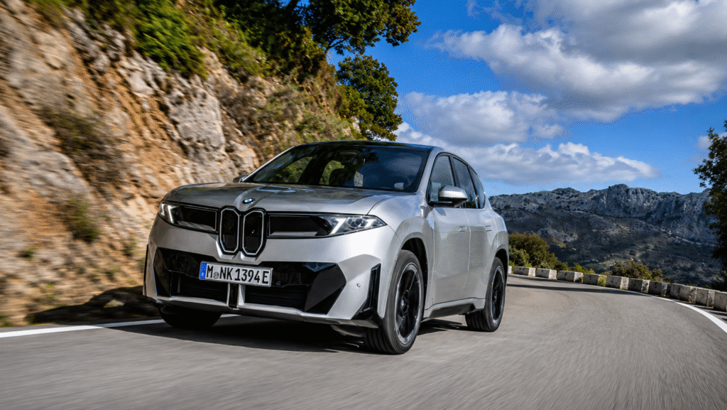 BMW iX3 se destaca com 570 km de autonomia e lidera elétricos no Brasil
