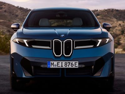 BMW iX3 alcança 50 mil unidades produzidas e soma quase 100 mil pedidos no mercado de elétricos.