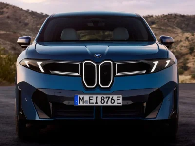 BMW iX3 alcança 50 mil unidades produzidas e soma quase 100 mil pedidos no mercado de elétricos.
