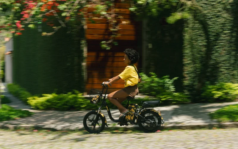 E-bikes podem reduzir emissões de CO₂ e transformar mobilidade urbana no Brasil