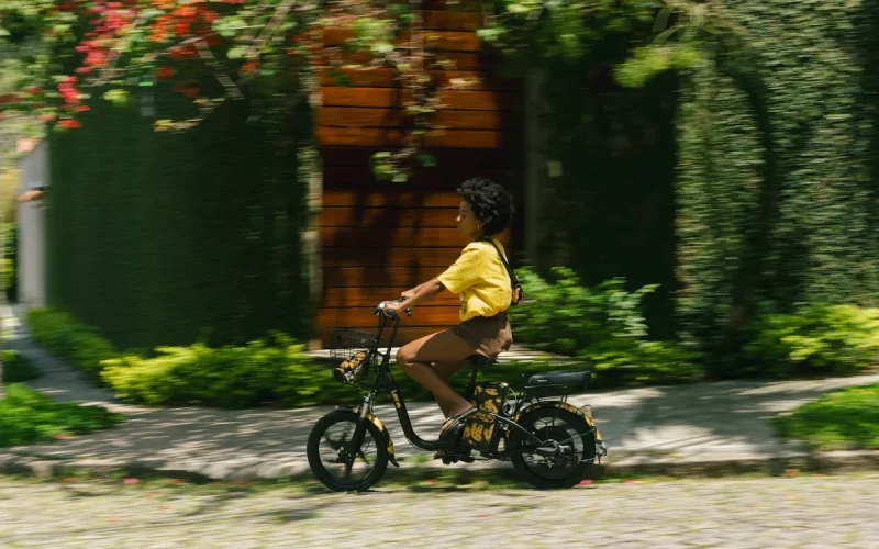E-bikes podem reduzir emissões de CO₂ e transformar mobilidade urbana no Brasil