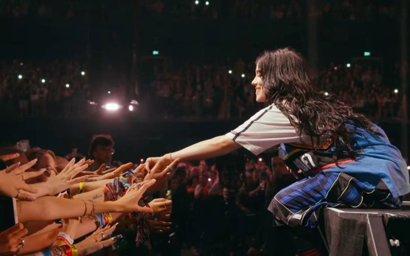 Filme-concerto de Billie Eilish com direção de James Cameron chega aos cinemas