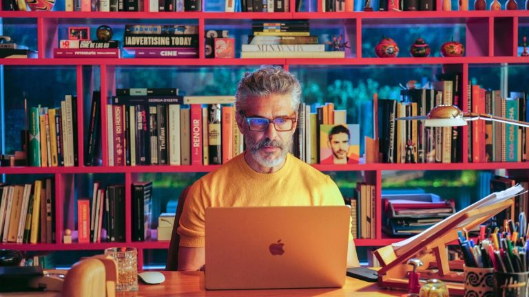Natal Amargo, novo filme de Pedro Almodóvar, chega aos cinemas brasileiros