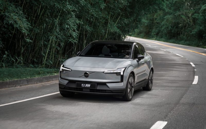 Volvo EX30 se destaca e apresenta deságio quase duas vezes menor que o BYD Seal no mercado de veículos elétricos