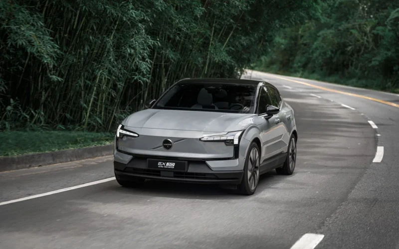 Volvo EX30 se destaca e apresenta deságio quase duas vezes menor que o BYD Seal no mercado de veículos elétricos