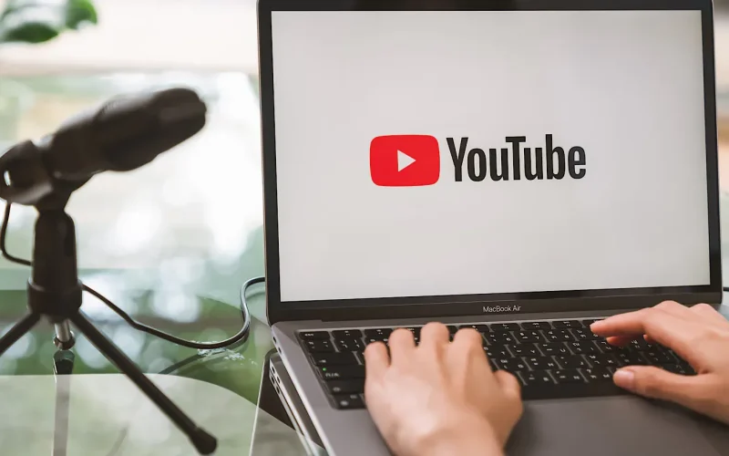 YouTube supera Spotify e se torna a principal plataforma de podcasts no Reino Unido