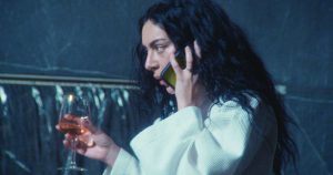 The Moment, filme de Charli xcx, estreia nos cinemas brasileiros em fevereiro