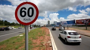 Limites de Velocidade: Entenda as Diferenças nas Vias Urbanas e Rurais