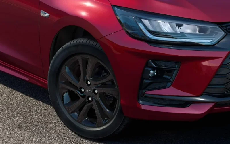 Kwid, Fox e Chevrolet Onix impulsionam mercado de usados enquanto elétricos sofrem desvalorização superior a 46%