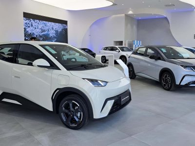 Carros eletrificados dominam vendas no varejo, com BYD e Geely em destaque