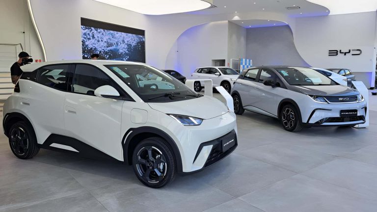 Carros eletrificados dominam vendas no varejo, com BYD e Geely em destaque