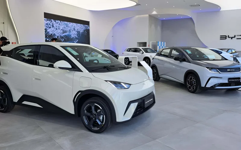 Carros eletrificados dominam vendas no varejo, com BYD e Geely em destaque