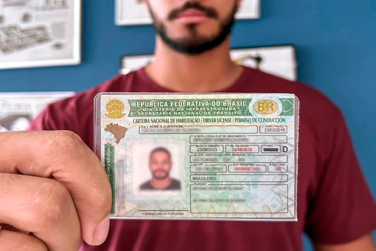 Diferenças Cruciais entre Suspensão e Cassação da CNH que Todo Motorista Deve Saber