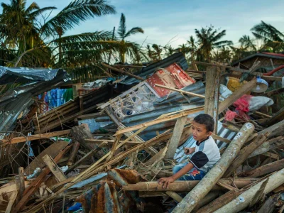 UNICEF revela riscos ambientais que afetam crianças em 5.571 municípios brasileiros