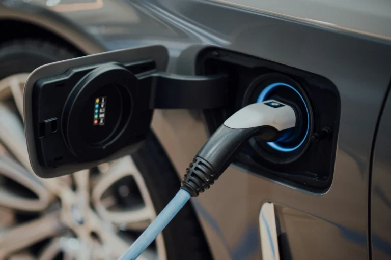 Mercado de carros elétricos nos EUA cresce 15% sem incentivos federais