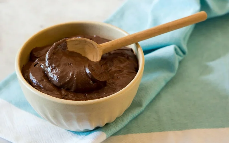 Benefícios do chocolate: dicas da nutróloga para escolher o melhor tipo