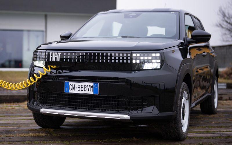 Fiat planeja produzir carro elétrico acessível para enfrentar BYD e Geely