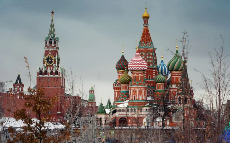 Rússia suspende exportações de diesel, afetando mercado brasileiro de combustíveis