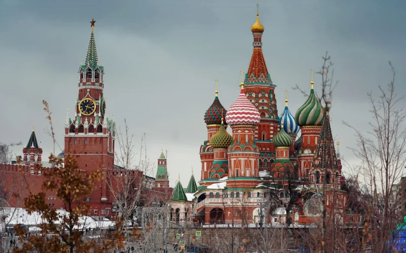 Rússia suspende exportações de diesel, afetando mercado brasileiro de combustíveis