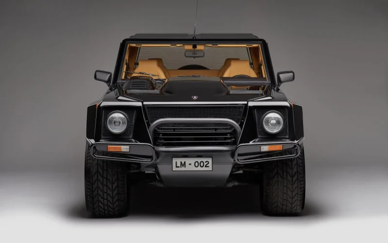 Lamborghini LM002 completa 40 anos como o primeiro SUV de luxo da marca