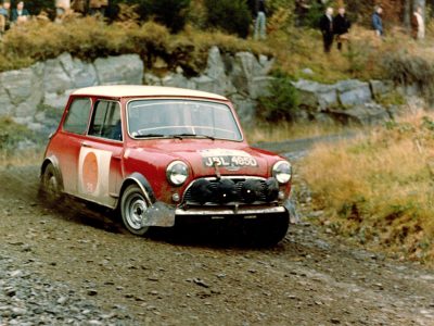 Carros britânicos que brilharam nas corridas: um legado impressionante