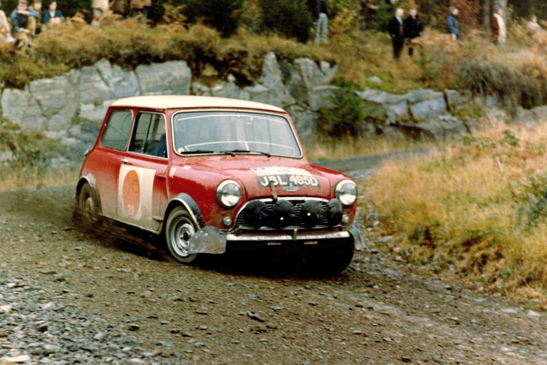 Carros britânicos que brilharam nas corridas: um legado impressionante