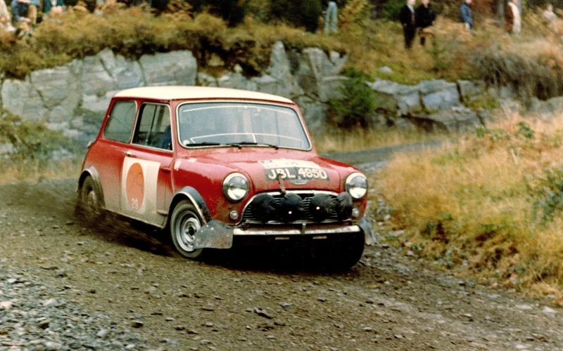 Carros britânicos que brilharam nas corridas: um legado impressionante