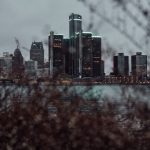 Detroit inova com estrada que recarrega veículos elétricos sem fio