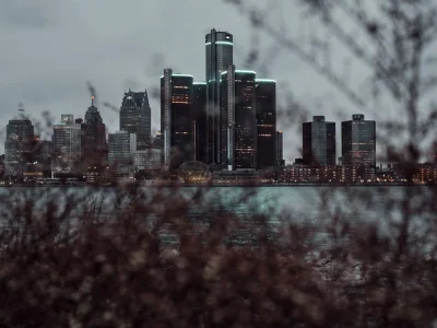 Detroit inova com estrada que recarrega veículos elétricos sem fio