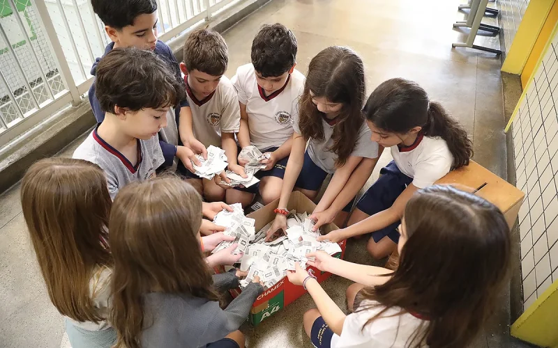 Estudantes do Colégio Santo Inácio reciclam 111 mil liners na Copa