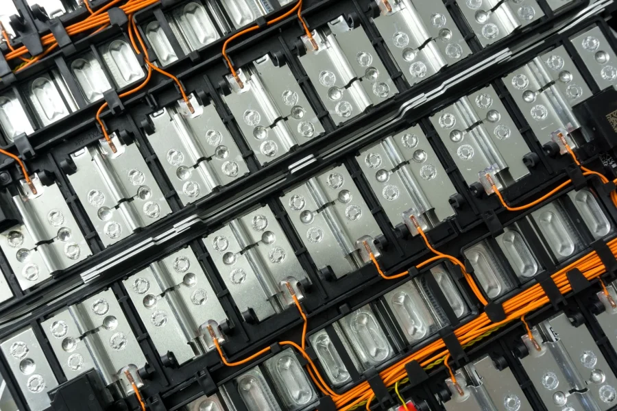 Baterias de sódio podem revolucionar carros elétricos com segurança e custo acessível