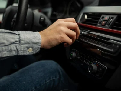 Playlist de Rock para Celebrar o Dia Mundial do Rock no Carro