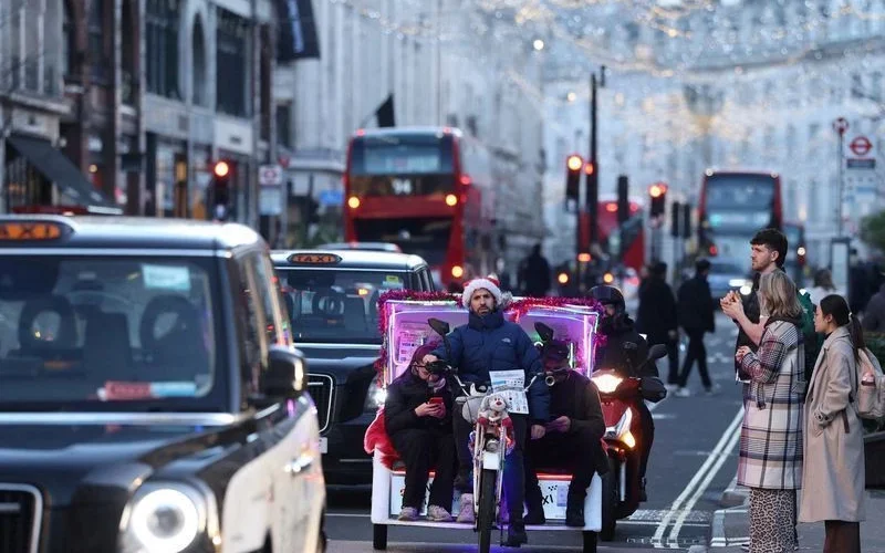 Londres avança em infraestrutura para veículos elétricos com quase 28 mil pontos de recarga