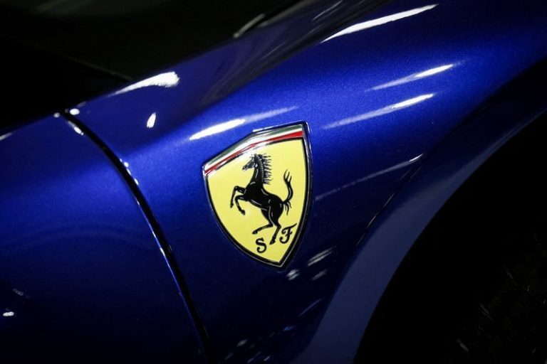 Ferrari revisa projeções após lucro de 755 milhões de euros no 2º trimestre