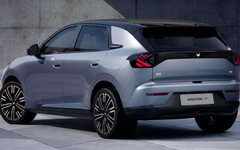 BAIC se apresenta no Brasil com 30 lojas e dois elétricos em novembro de 2026