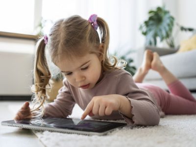 Nova lei brasileira reforça proteção da infância contra publicidade digital