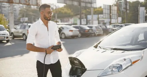 Carro elétrico pode ser multado por falta de energia no tanque
