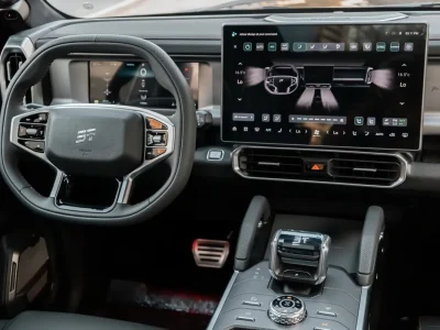 Jetour Traveler 7 é lançado na China com autonomia de 1.400 km, após sucesso de vendas do T2 no Brasil que esgotou 700 unidades.