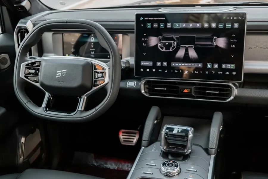 Jetour Traveler 7 é lançado na China com autonomia de 1.400 km, após sucesso de vendas do T2 no Brasil que esgotou 700 unidades.