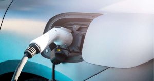 Carregamento seguro de carros elétricos: orientações após incêndio com BYD Dolphin