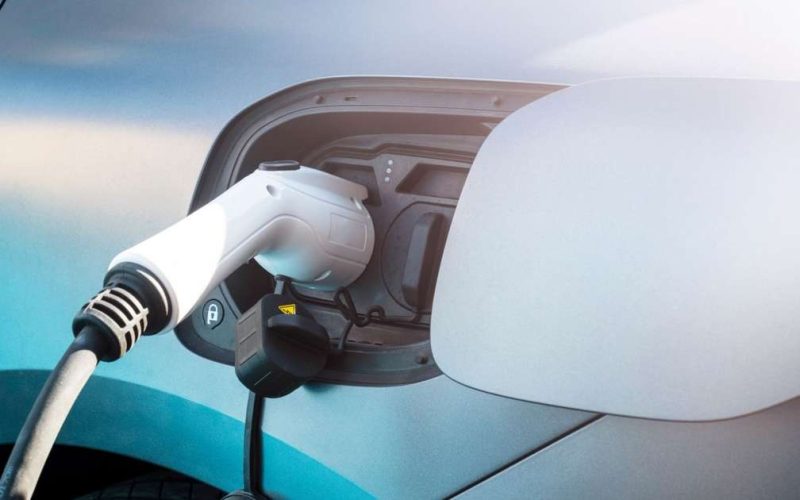 Carregamento seguro de carros elétricos: orientações após incêndio com BYD Dolphin