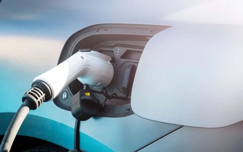 Carregamento seguro de carros elétricos: orientações após incêndio com BYD Dolphin