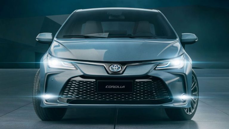Corolla híbrido tem desconto de R$ 58.695 para taxistas e parte de R$ 133.195 em agosto