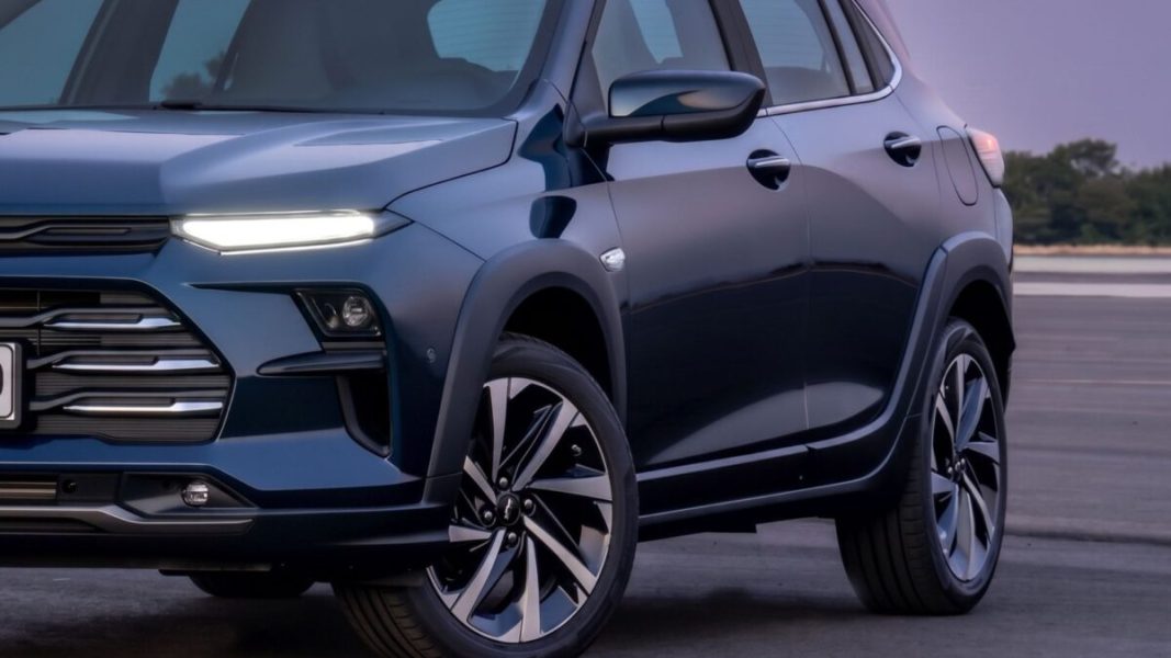 Chevrolet Sonic estreia sistema híbrido de 48 V com aumento de 10,8 cv para competir no mercado de SUVs compactos eletrificados