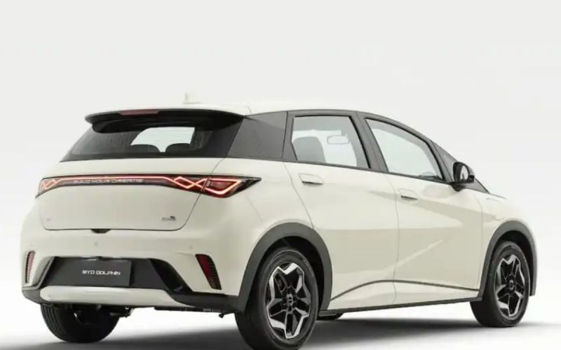 BYD Dolphin conquista liderança no varejo, superando EX2 e Dolphin Mini por 324 unidades