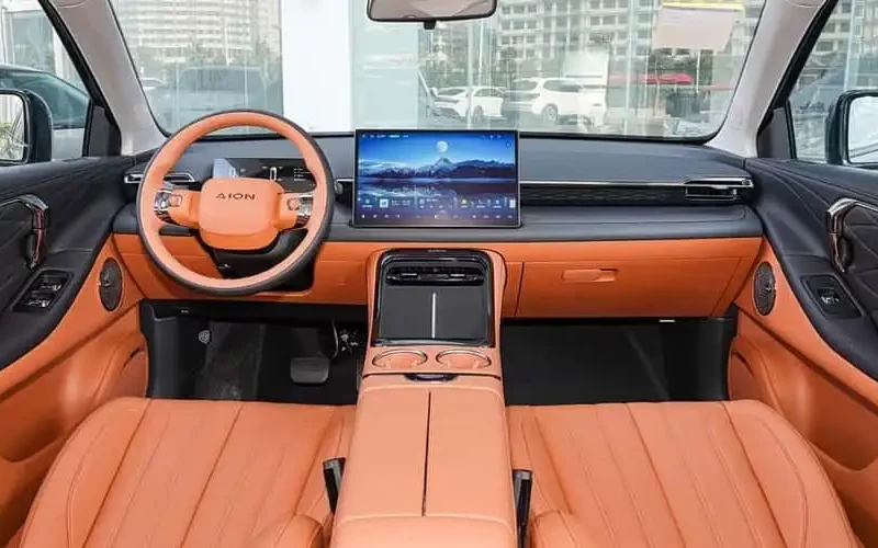 Volvo EX30 enfrenta queda de vendas enquanto rival quase R$ 20 mil mais acessível ganha mercado