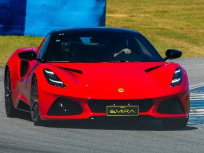 Lotus revela preços de modelos no Brasil, com elétricos mais acessíveis que V6
