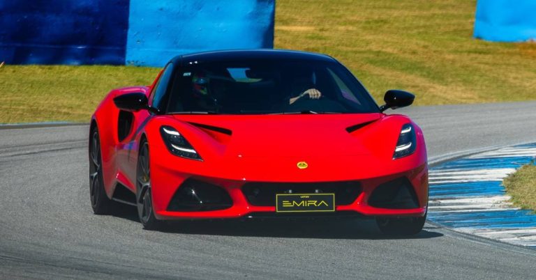 Lotus revela preços de modelos no Brasil, com elétricos mais acessíveis que V6