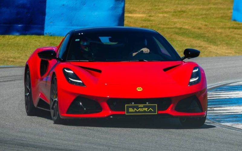 Lotus revela preços de modelos no Brasil, com elétricos mais acessíveis que V6