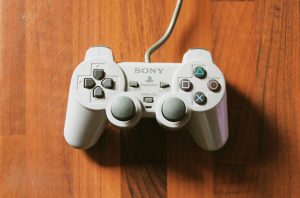 Brightis: RPG Desafiador do PS1 Agora Disponível em Inglês para Fãs